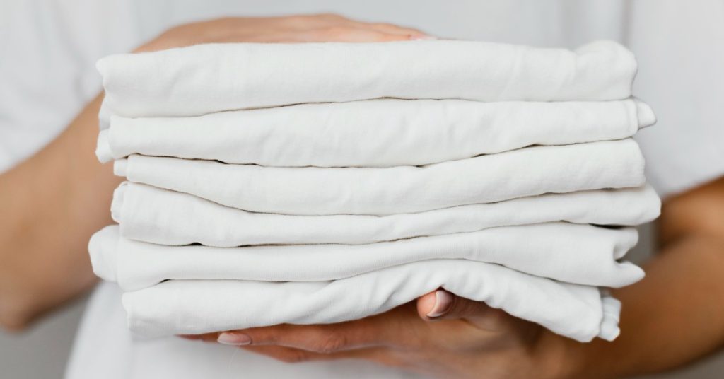 how to whiten white clothes