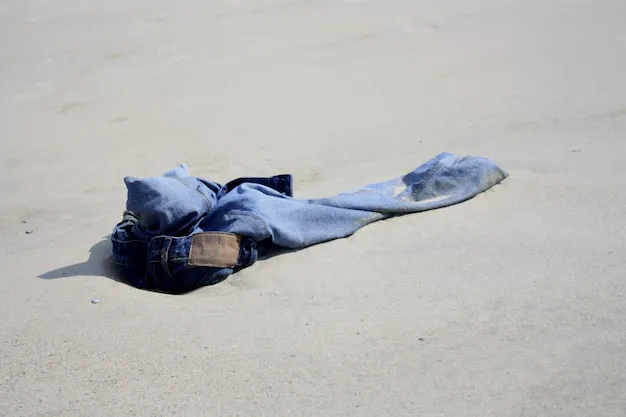 why sand sticks to clothes and fabrics